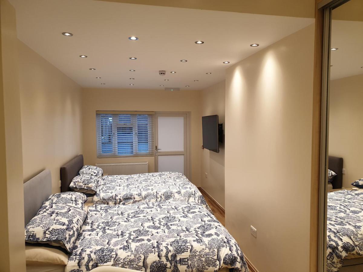 London Luxury Apartments 4 Min Walk From Ilford Station, With Free Parking Free Wifi Zewnętrze zdjęcie