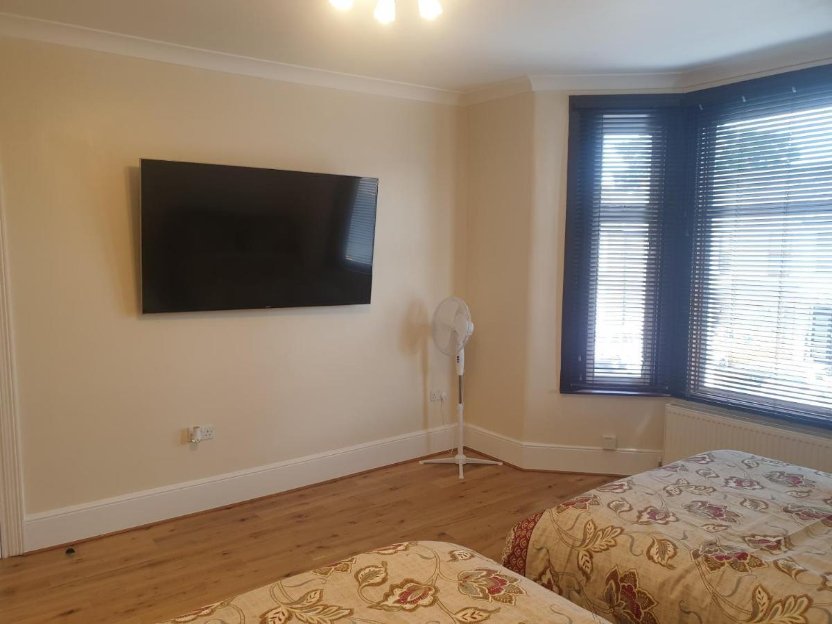 London Luxury Apartments 4 Min Walk From Ilford Station, With Free Parking Free Wifi Zewnętrze zdjęcie