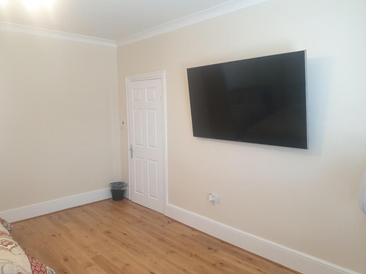 London Luxury Apartments 4 Min Walk From Ilford Station, With Free Parking Free Wifi Zewnętrze zdjęcie